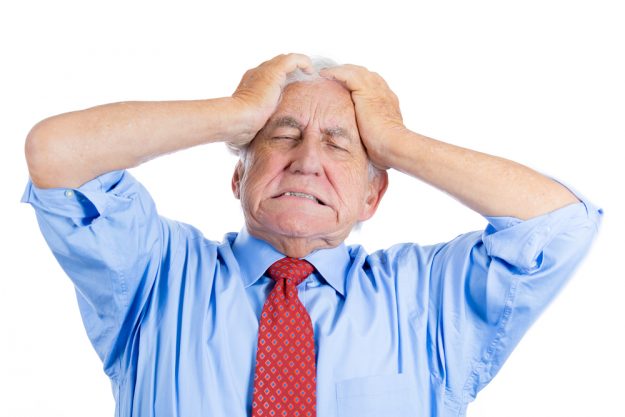 Handsome,Elderly,Man,With,White,Hair,In,Blue,Shirt,And duur alimentatieverplichting